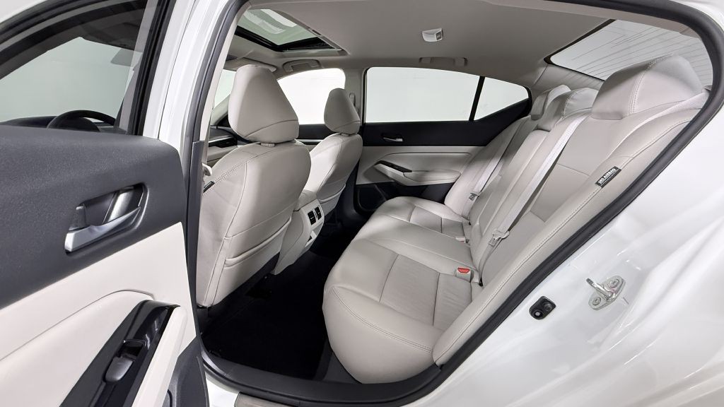 2022 Nissan Altima Image 22