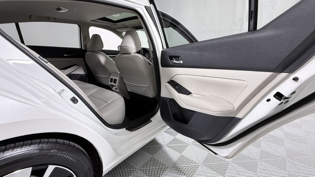 2022 Nissan Altima Image 23