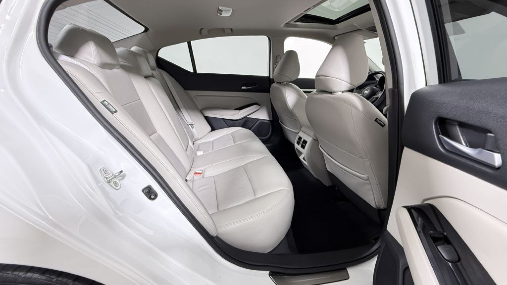 2022 Nissan Altima Image 24