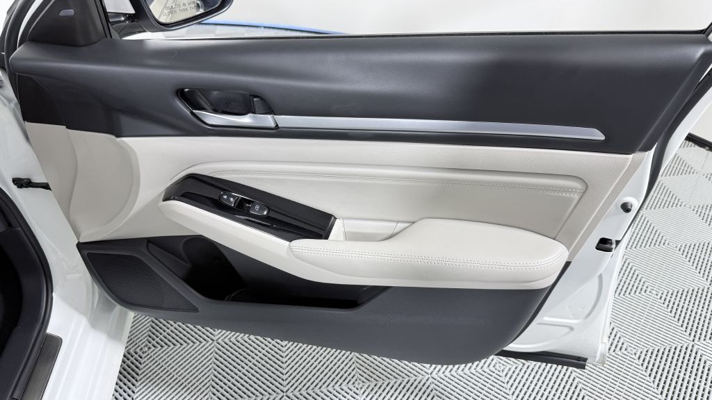2022 Nissan Altima Image 26