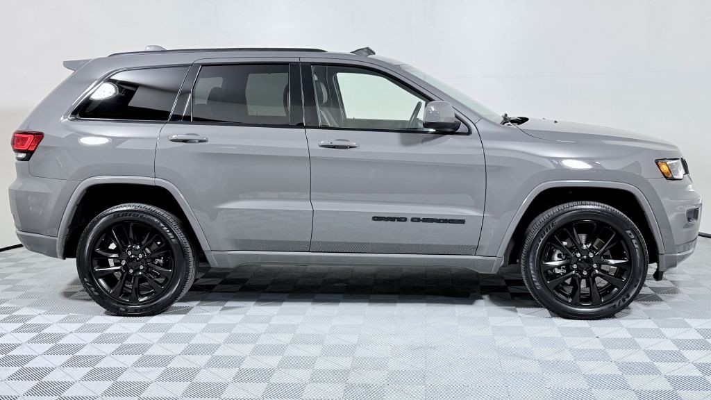 2021 Jeep Grand Cherokee Image 3