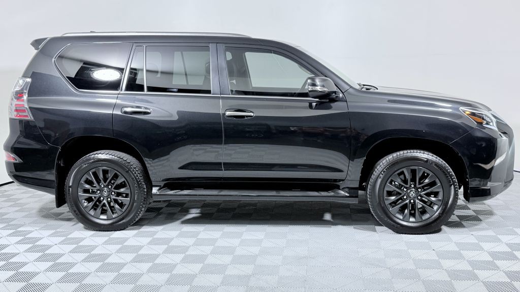2023 Lexus GX Image 3