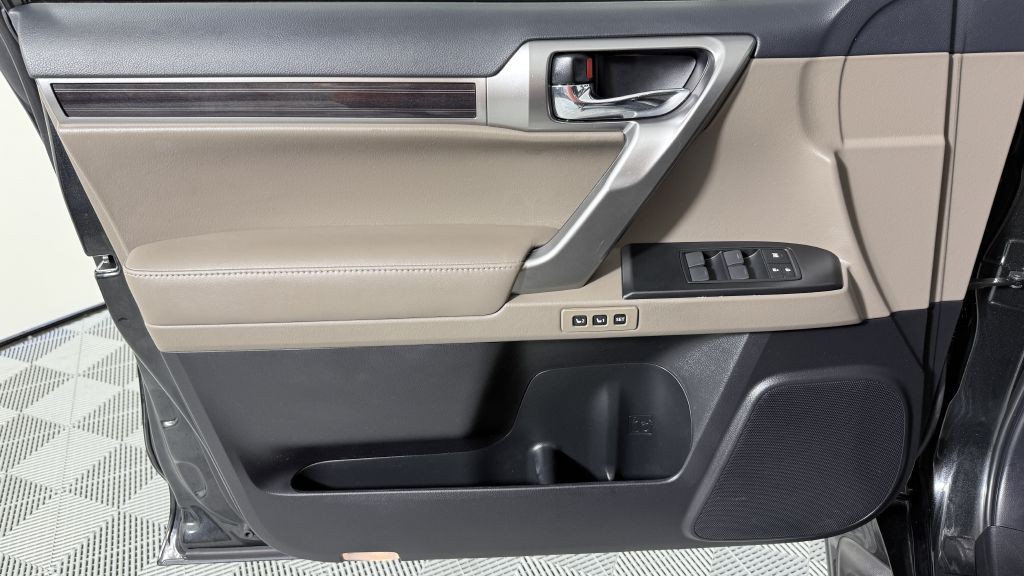 2023 Lexus GX Image 12