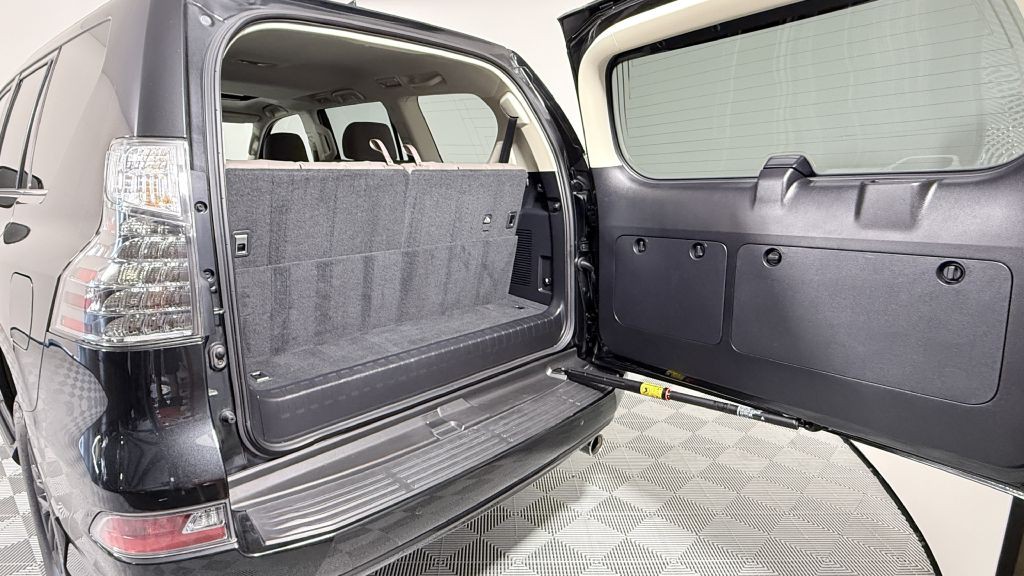2023 Lexus GX Image 28