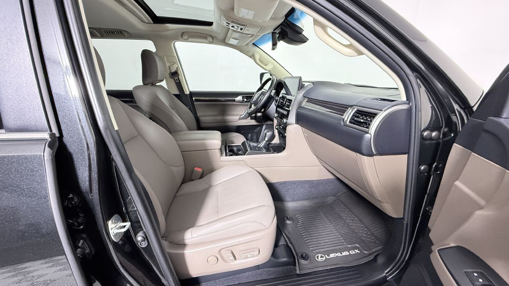 2023 Lexus GX Image 32