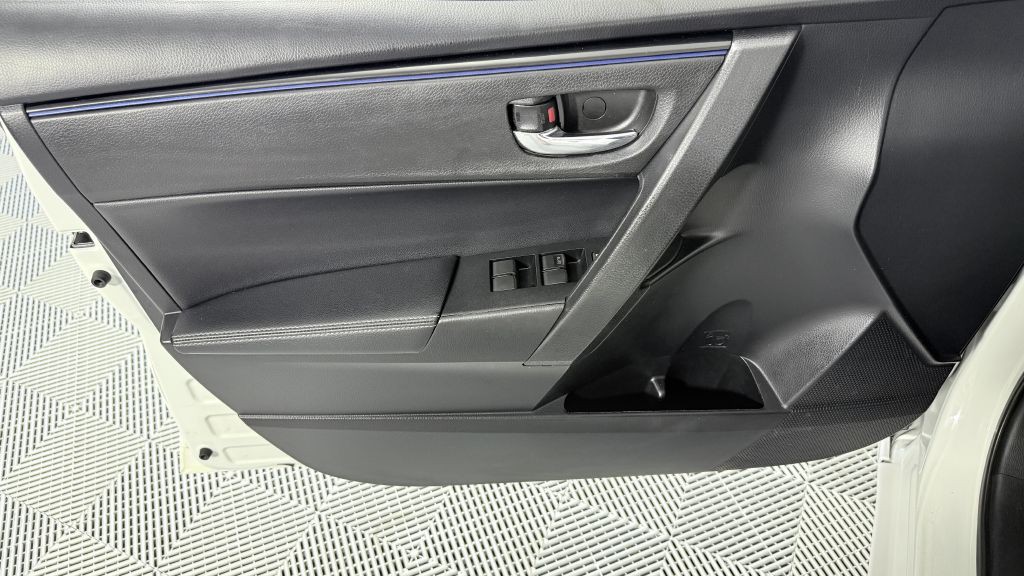 2017 Toyota Corolla Image 10