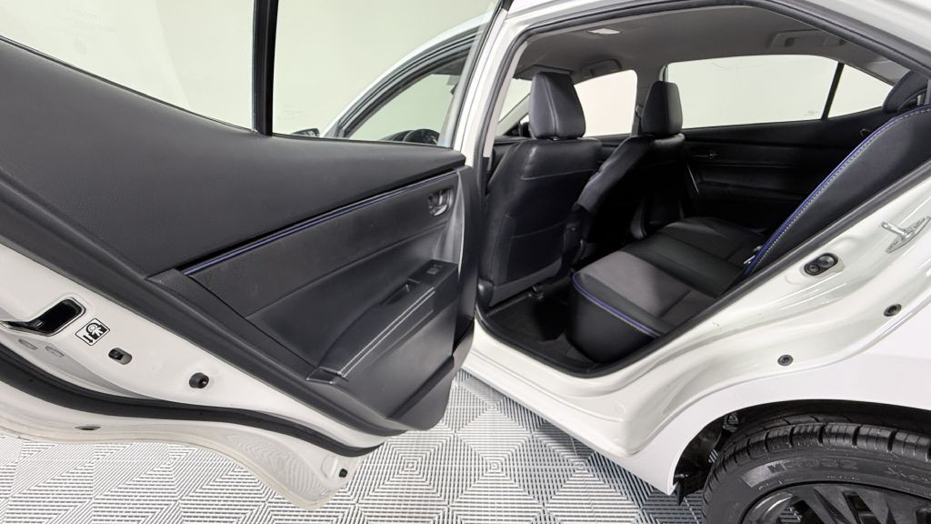 2017 Toyota Corolla Image 18