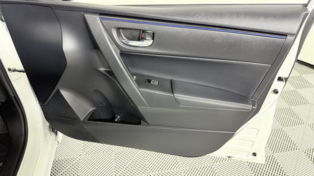 2017 Toyota Corolla Image 23