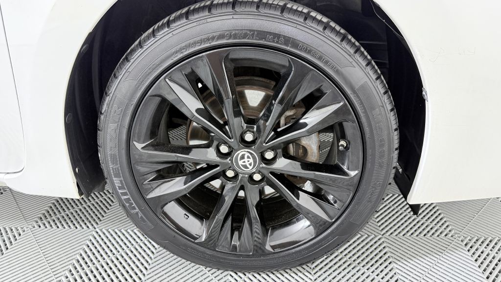 2017 Toyota Corolla Image 24
