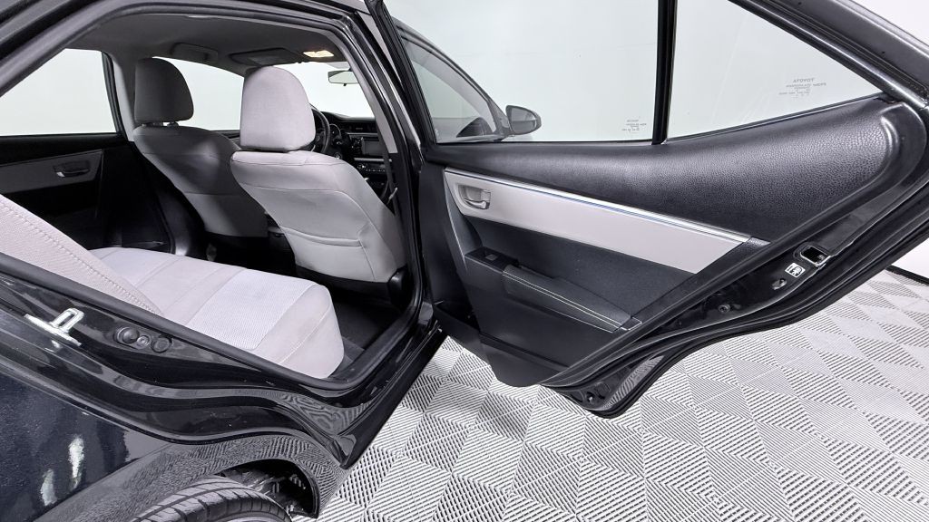 2016 Toyota Corolla Image 18