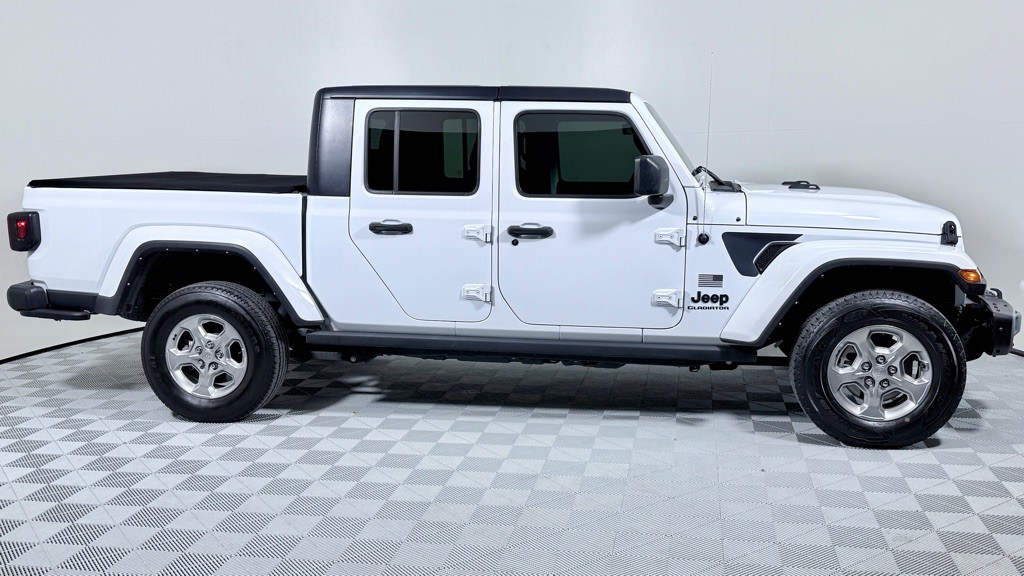 2021 Jeep Gladiator Image 2