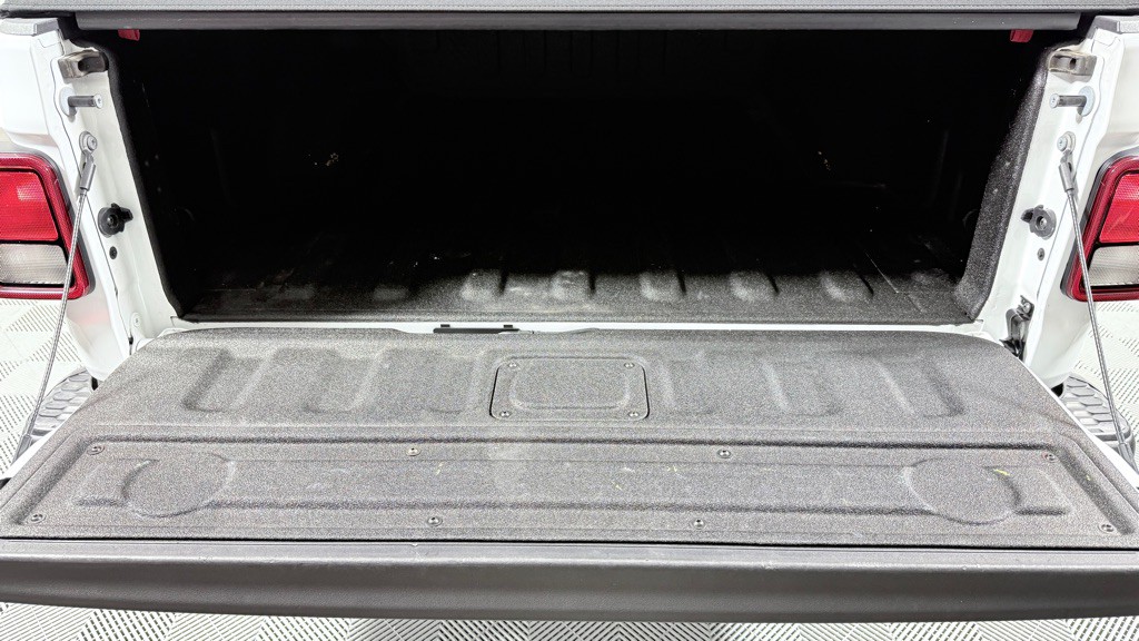 2021 Jeep Gladiator Image 5