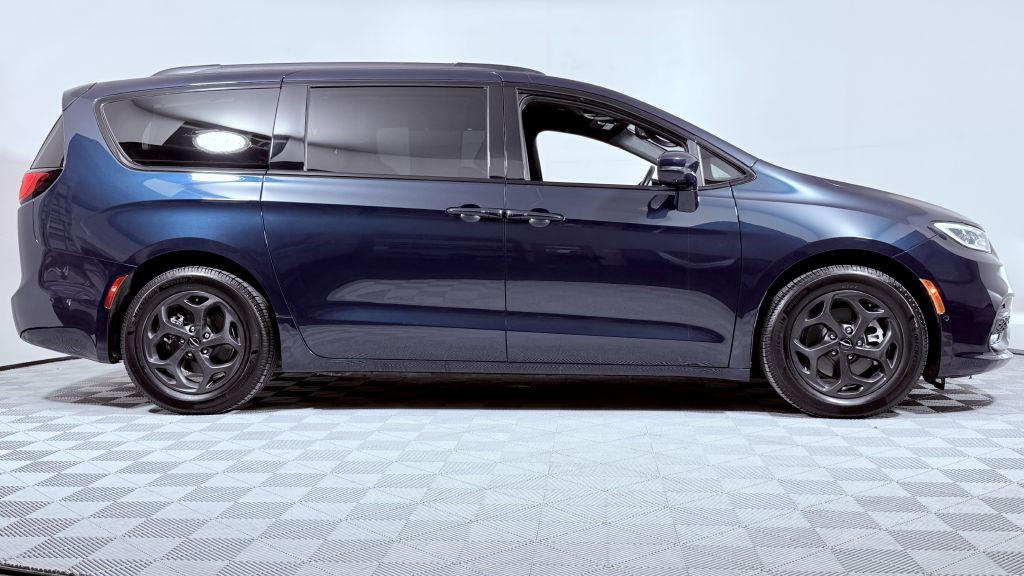 2021 Chrysler Pacifica Image 2