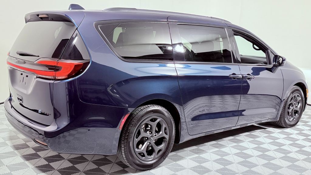 2021 Chrysler Pacifica Image 3