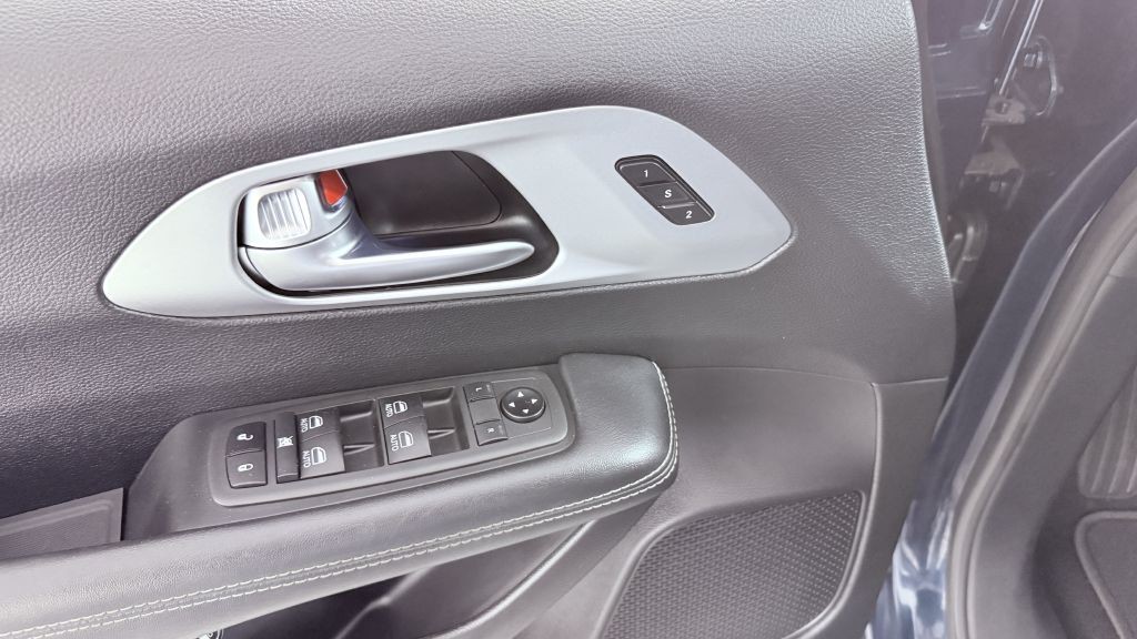 2021 Chrysler Pacifica Image 11