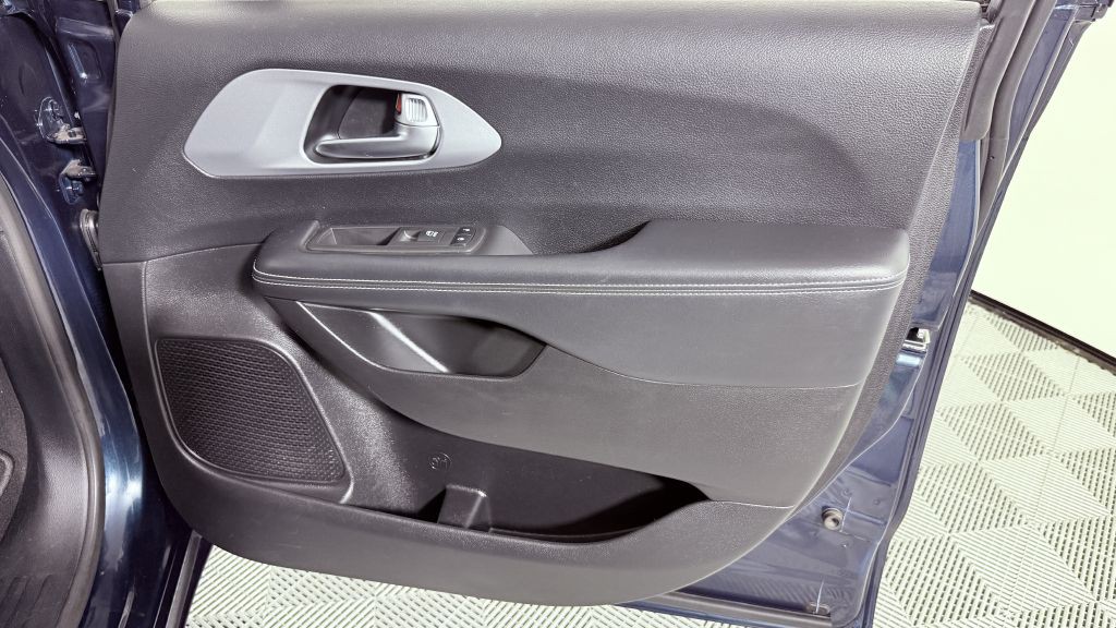 2021 Chrysler Pacifica Image 35