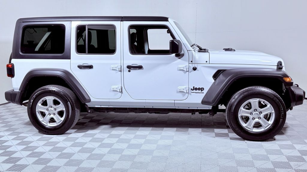 2022 Jeep Wrangler Unlimited Image 2