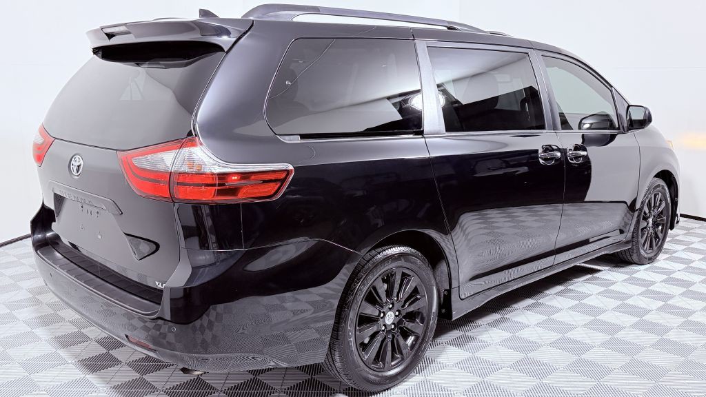 2020 Toyota Sienna Image 3