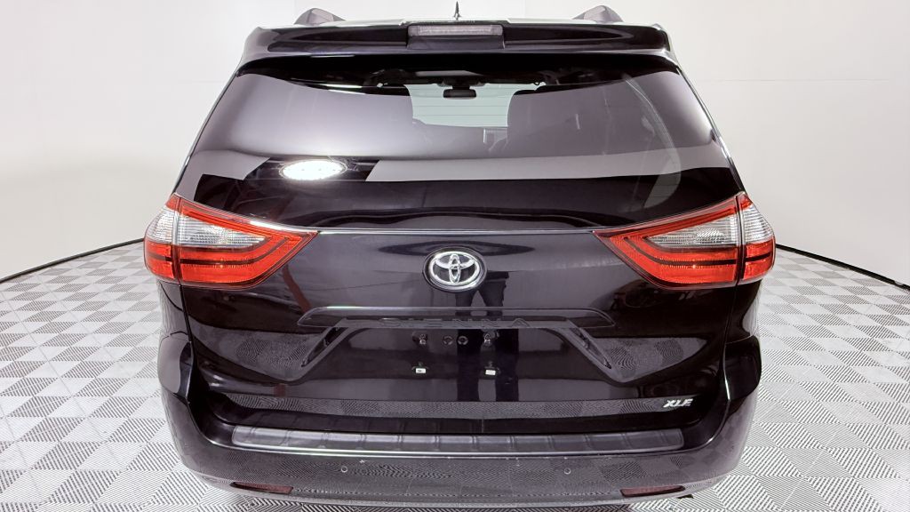 2020 Toyota Sienna Image 4