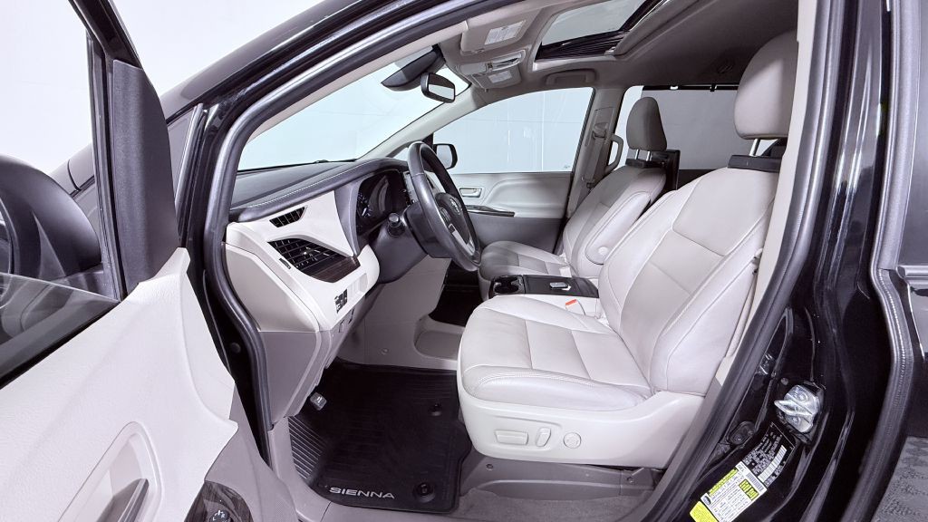 2020 Toyota Sienna Image 8
