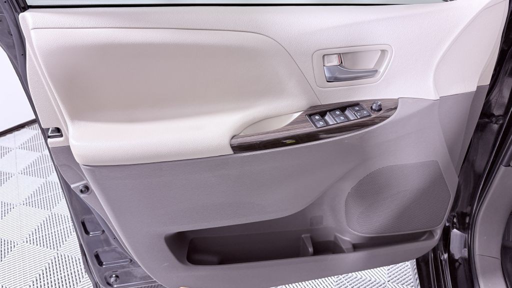 2020 Toyota Sienna Image 9