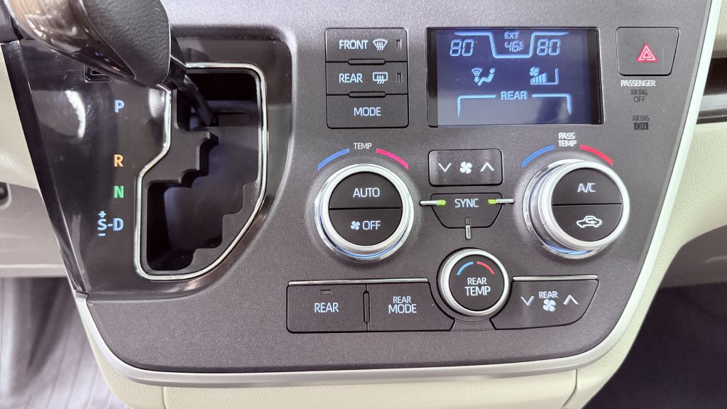 2020 Toyota Sienna Image 16
