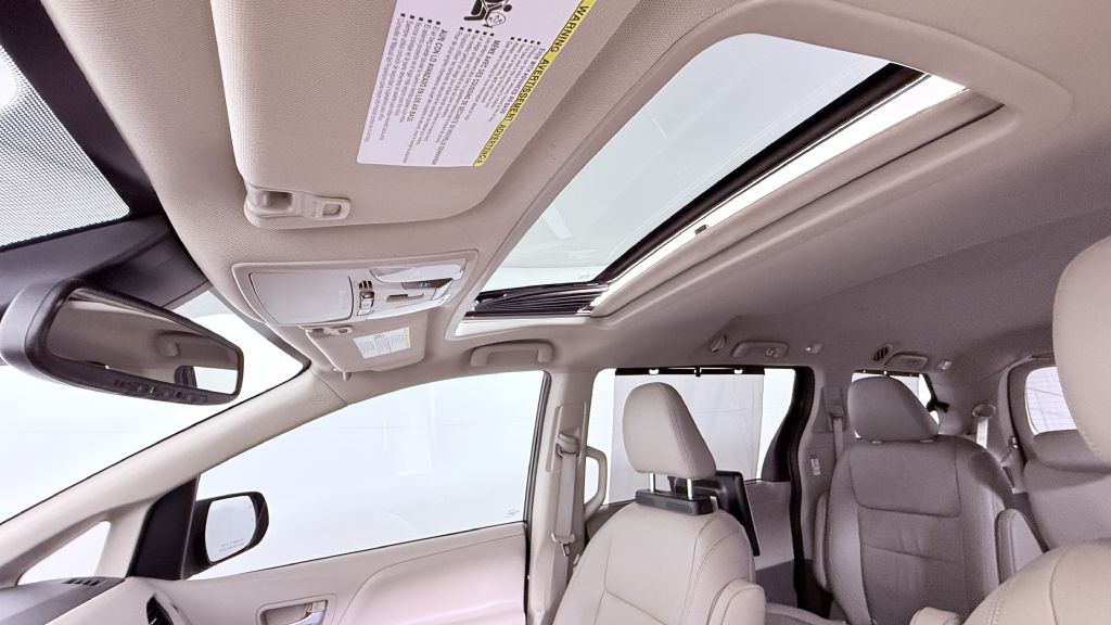 2020 Toyota Sienna Image 19