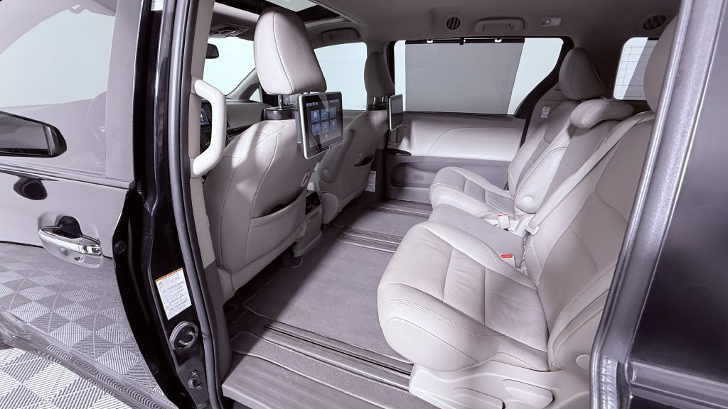 2020 Toyota Sienna Image 20