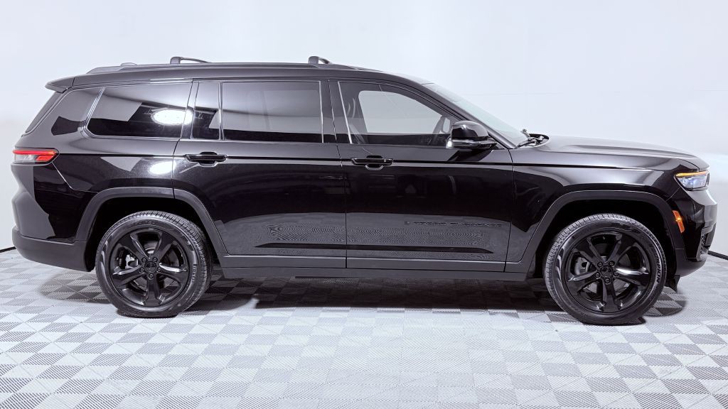 2023 Jeep Grand Cherokee Image 2
