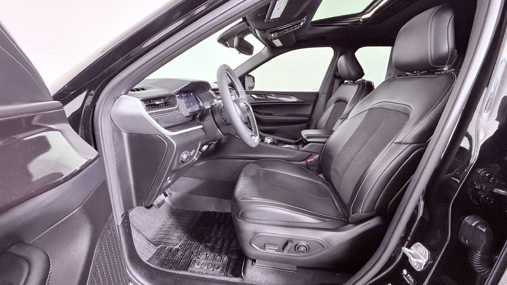 2023 Jeep Grand Cherokee Image 9