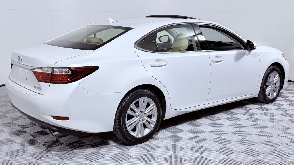 2013 Lexus ES Image 3