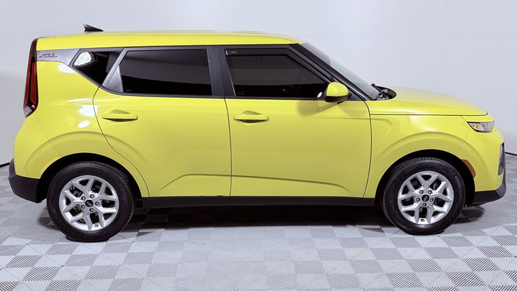 2020 Kia Soul Image 2