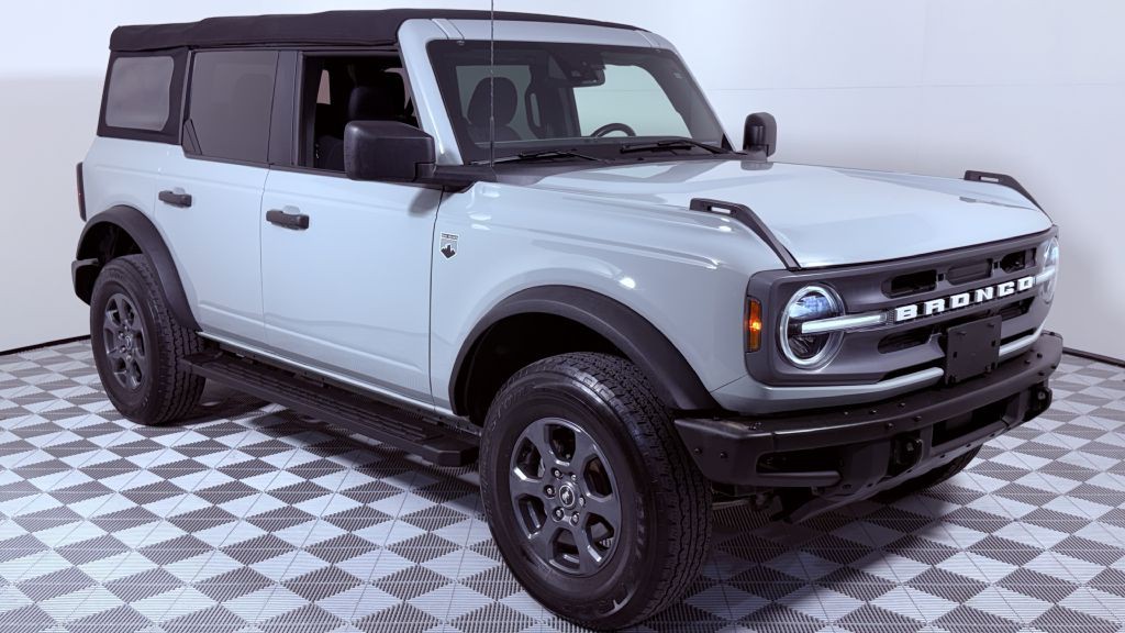 2022 Ford Bronco Image 1