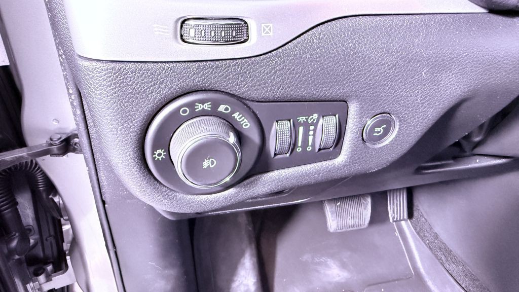 2015 Jeep Cherokee Image 10