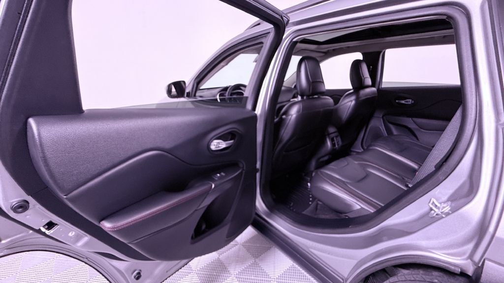 2015 Jeep Cherokee Image 18