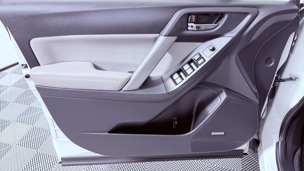 2015 Subaru Forester Image 9