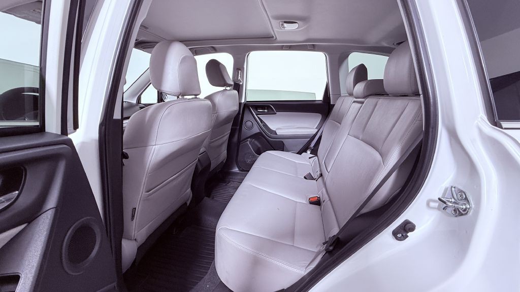 2015 Subaru Forester Image 16