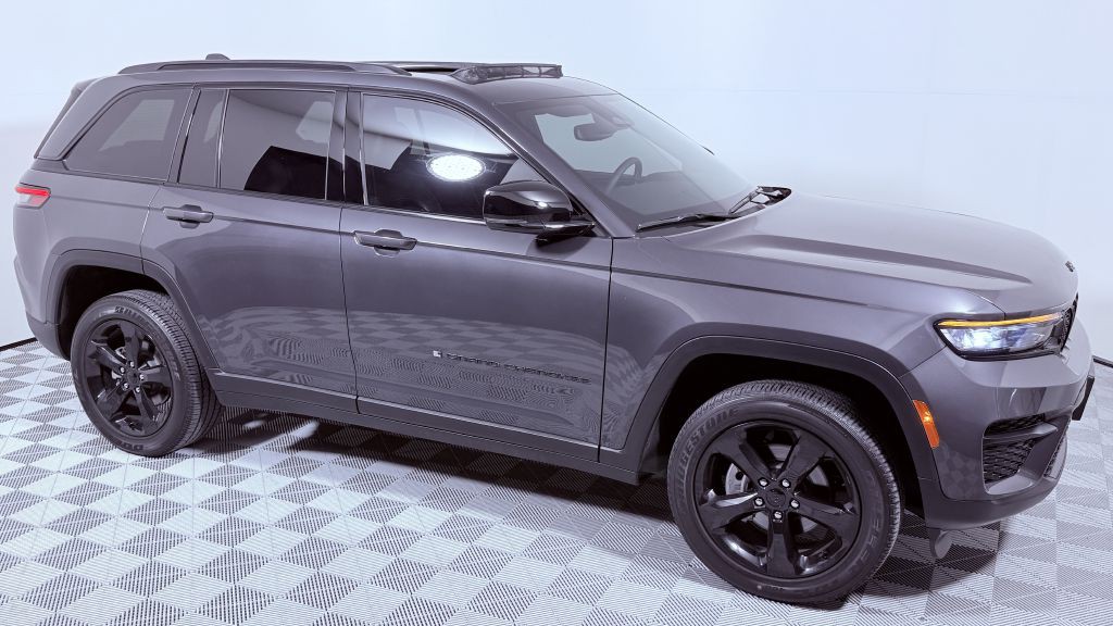 2023 Jeep Grand Cherokee Image 2