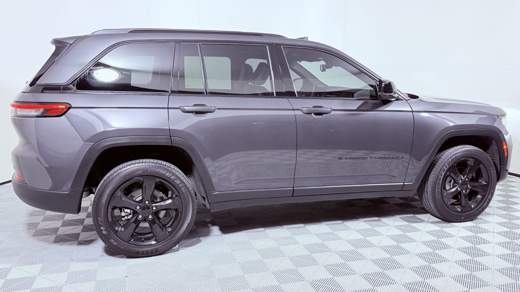 2023 Jeep Grand Cherokee Image 3