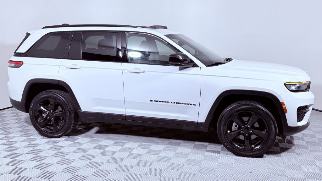 2023 Jeep Grand Cherokee Image 2