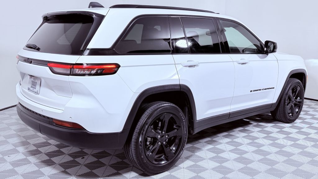 2023 Jeep Grand Cherokee Image 3