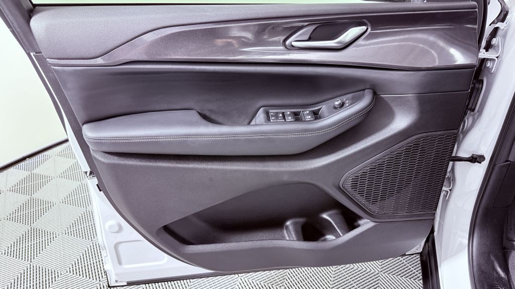 2023 Jeep Grand Cherokee Image 9