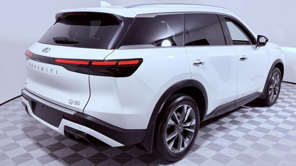 2023 INFINITI QX60 Image 3