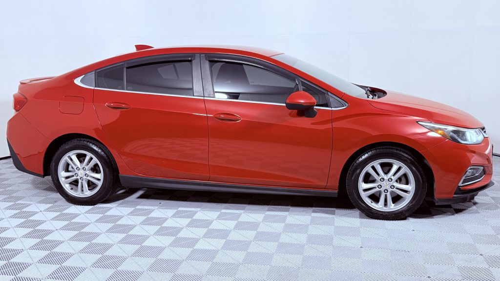 2017 Chevrolet Cruze Image 2
