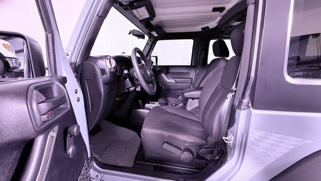 2014 Jeep Wrangler Image 8