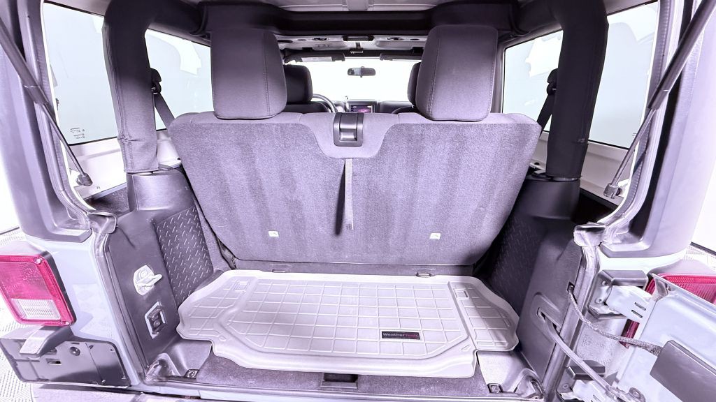 2014 Jeep Wrangler Image 16