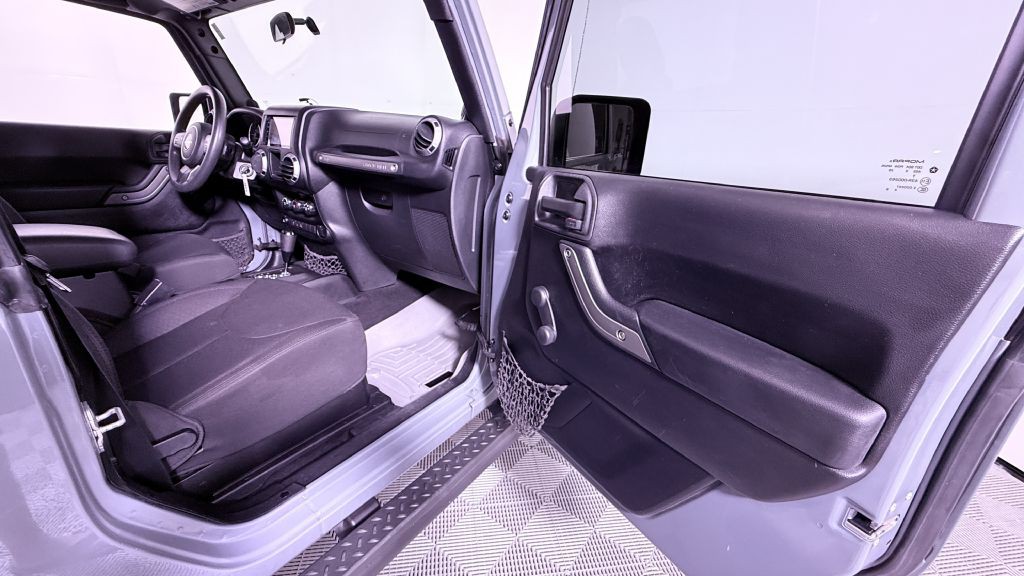 2014 Jeep Wrangler Image 17