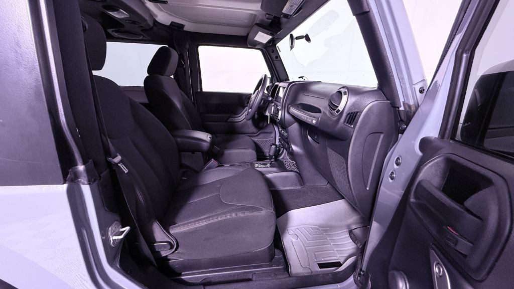 2014 Jeep Wrangler Image 18
