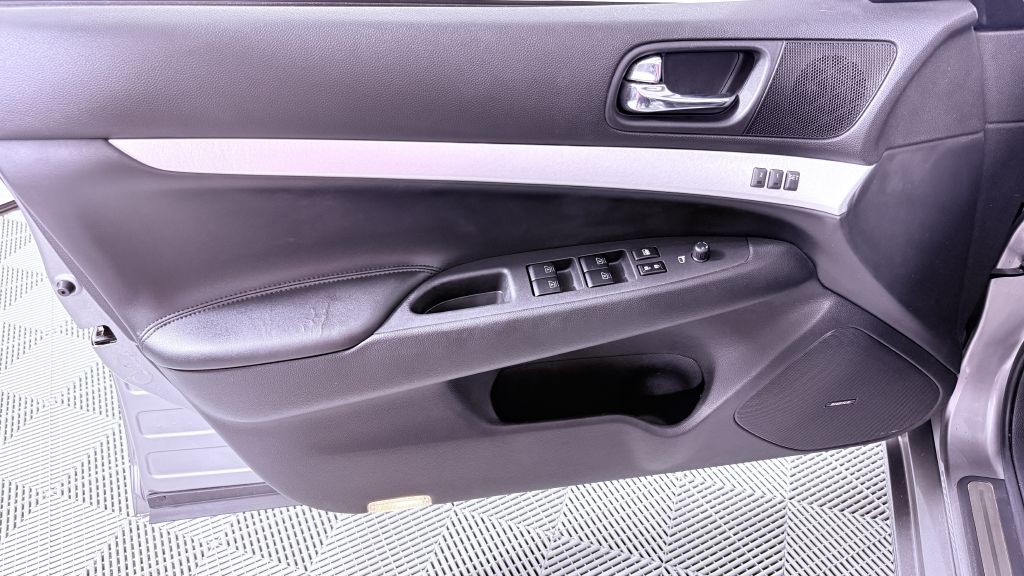 2009 INFINITI G37 Image 9