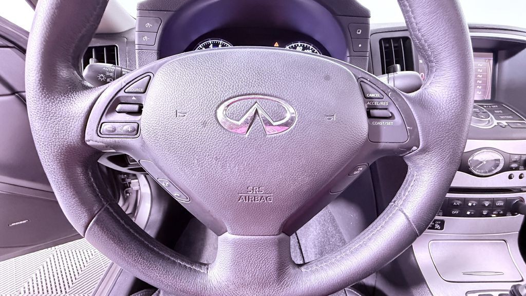 2009 INFINITI G37 Image 11